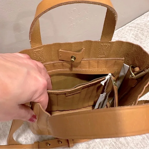 NWT! Madewell The Mini Transport Crossbody: Bubble Pleat Edition in Golden Oak - Picture 11 of 14
